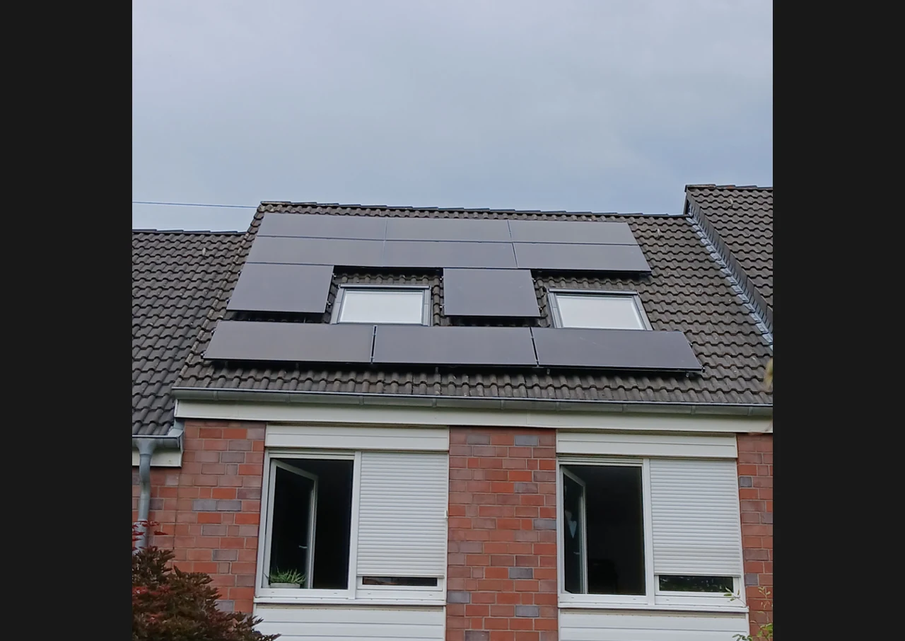 Mülheim: 91-Prozent Autarkie - Hochmoderne Aiko Glas/Glas-Module machen Wohnhaus fast komplett energieautark! - Featured